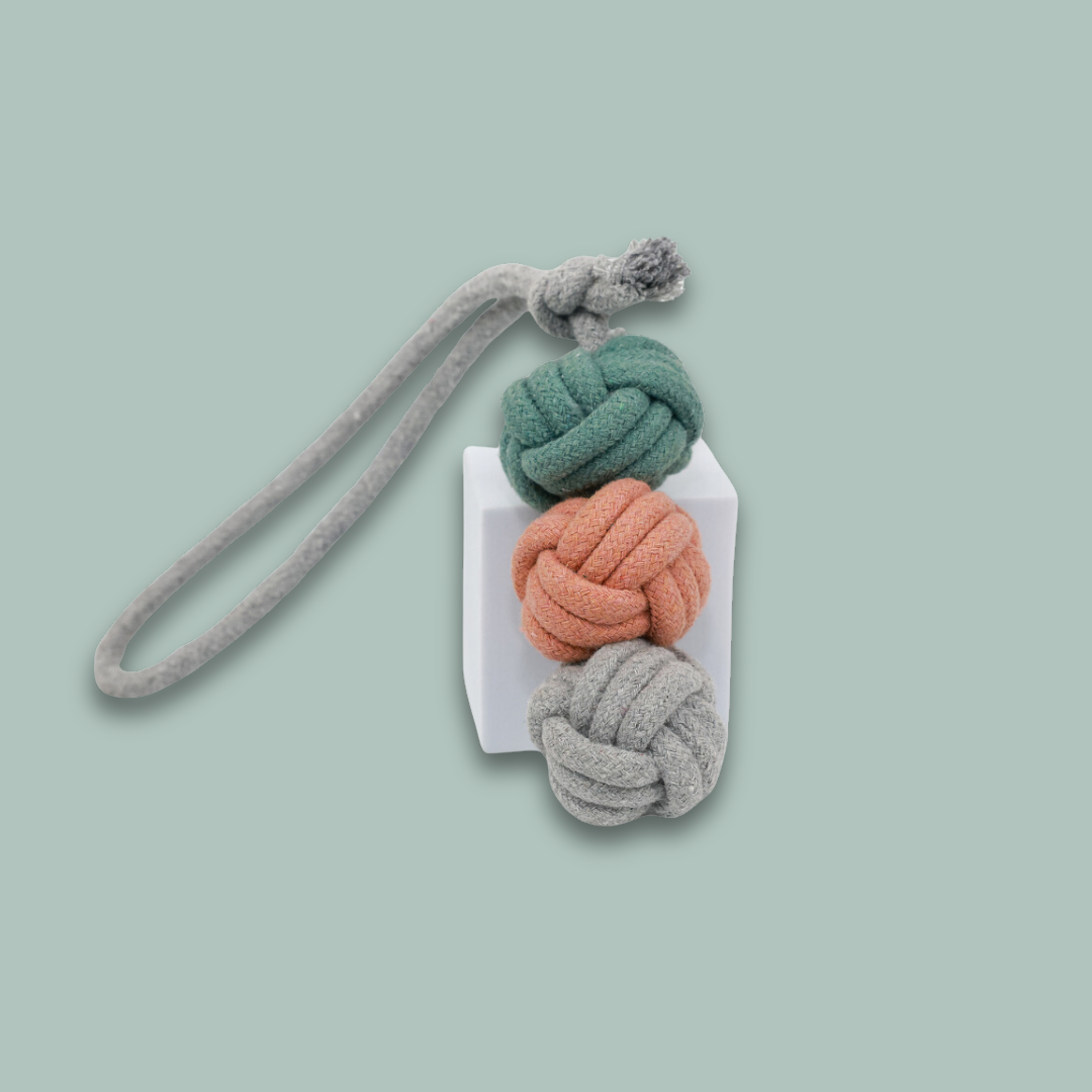 Handcrafted pet toy made of durable cotton rope, designed as a triple ball for interactive play and chewing. Perfect for keeping your pet engaged and happy.